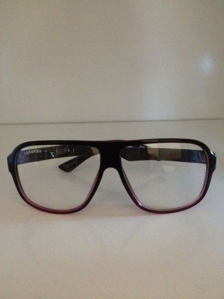 Absurda | Calixto Preto & Roxo